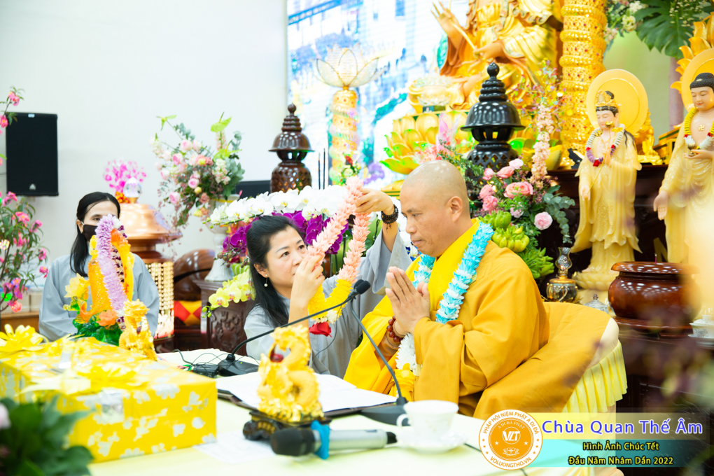 hinh-anh-chuc-tet-dau-nam-nham-dan-2022-chua-quan-the-am-duc-trong-lam-dong-64.jpg