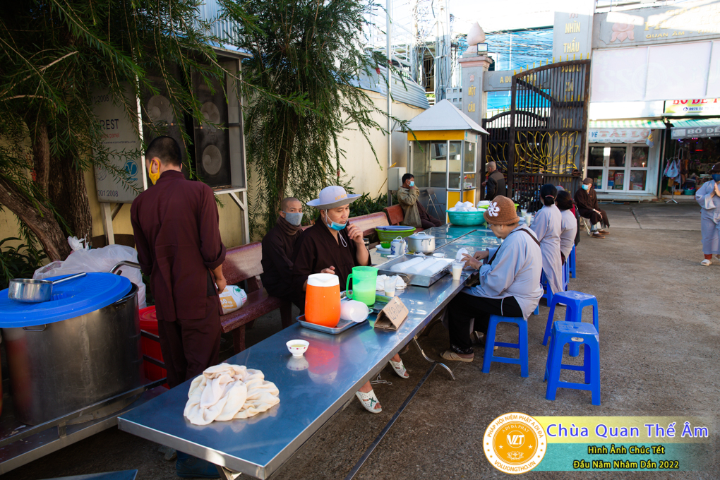 hinh-anh-chuc-tet-dau-nam-nham-dan-2022-chua-quan-the-am-duc-trong-lam-dong-7.jpg