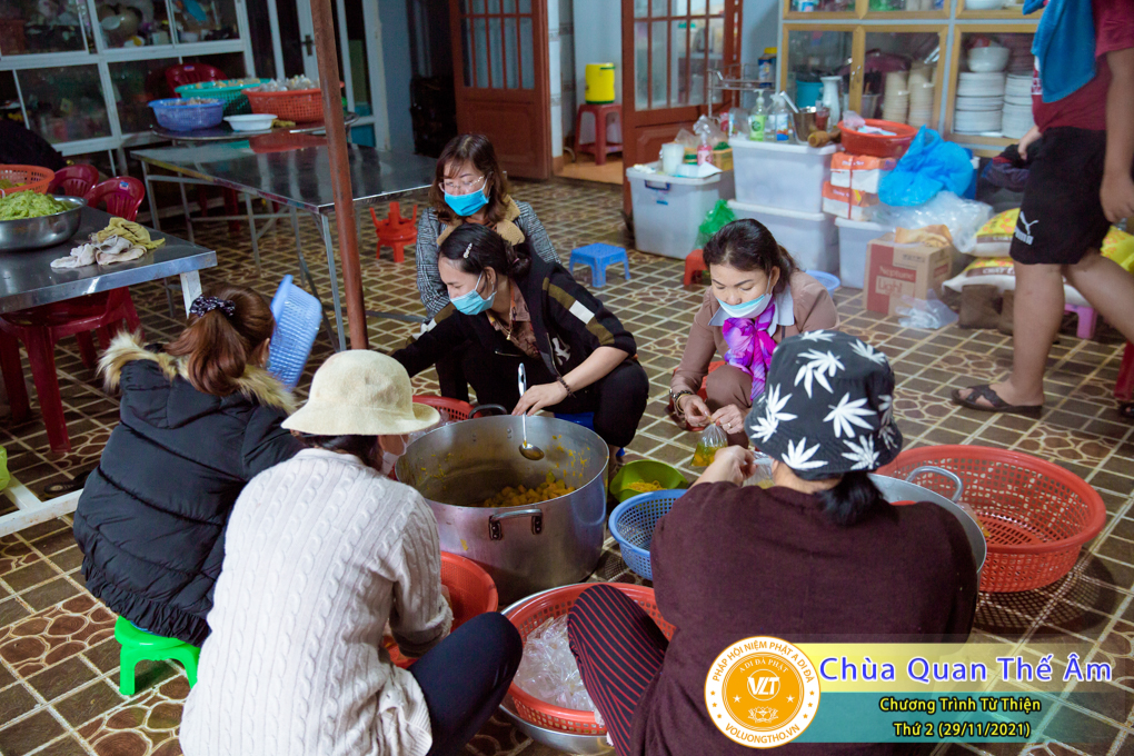 hinh-anh-chuong-trinh-tu-thien-thu-2-ngay-29-11-2021-chua-quan-the-am-duc-trong-lam-dong-11.jpg
