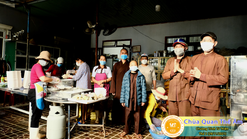 hinh-anh-chuong-trinh-tu-thien-thu-2-ngay-29-11-2021-chua-quan-the-am-duc-trong-lam-dong-15.jpg
