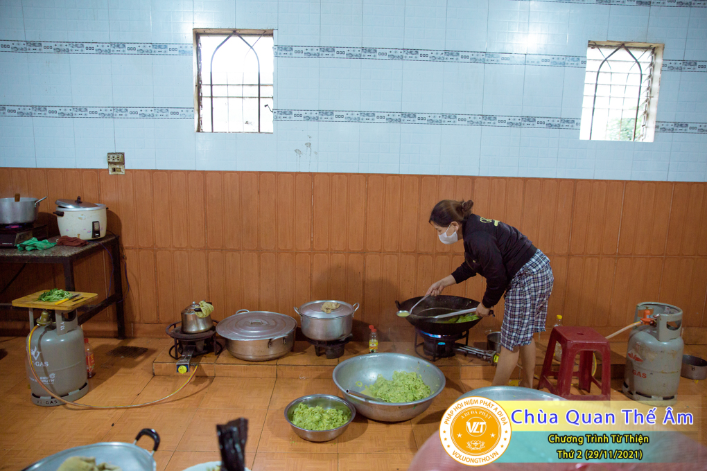 hinh-anh-chuong-trinh-tu-thien-thu-2-ngay-29-11-2021-chua-quan-the-am-duc-trong-lam-dong-2.jpg