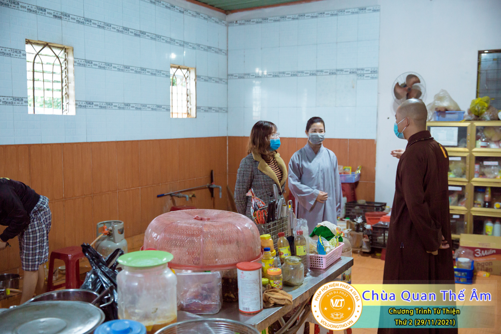 hinh-anh-chuong-trinh-tu-thien-thu-2-ngay-29-11-2021-chua-quan-the-am-duc-trong-lam-dong-3.jpg