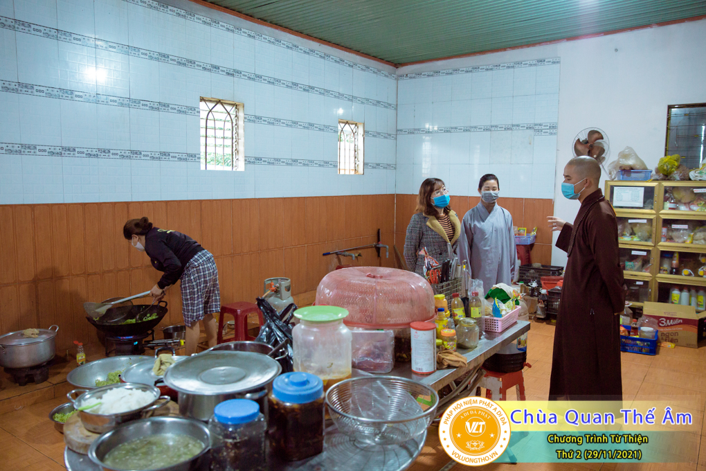 hinh-anh-chuong-trinh-tu-thien-thu-2-ngay-29-11-2021-chua-quan-the-am-duc-trong-lam-dong-4.jpg