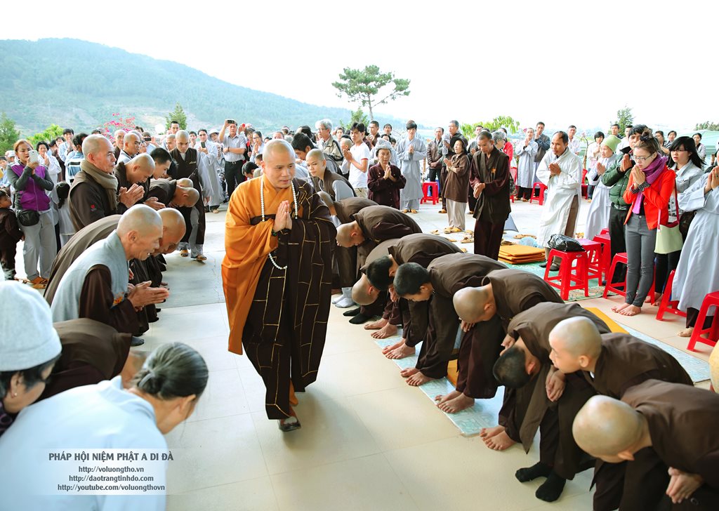 hinh-anh-cong-tu-chu-nhat-3-2014-chua-quan-the-am-duc-trong-lam-dong-15.jpg