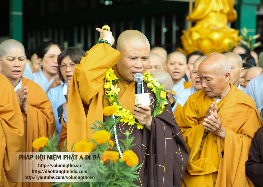 hinh-anh-cong-tu-chu-nhat-3-2014-chua-quan-the-am-duc-trong-lam-dong-18.jpg