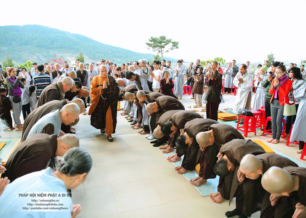 hinh-anh-cong-tu-chu-nhat-3-2014-chua-quan-the-am-duc-trong-lam-dong-23.jpg