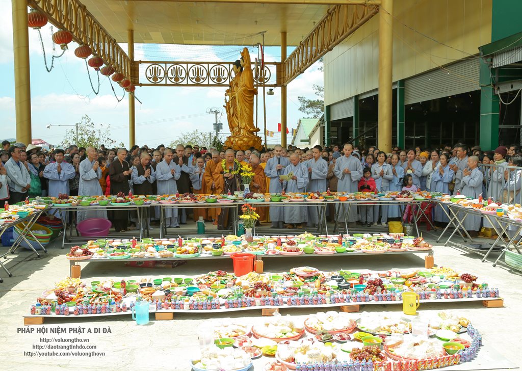 hinh-anh-cong-tu-chu-nhat-3-2014-chua-quan-the-am-duc-trong-lam-dong-6.jpg