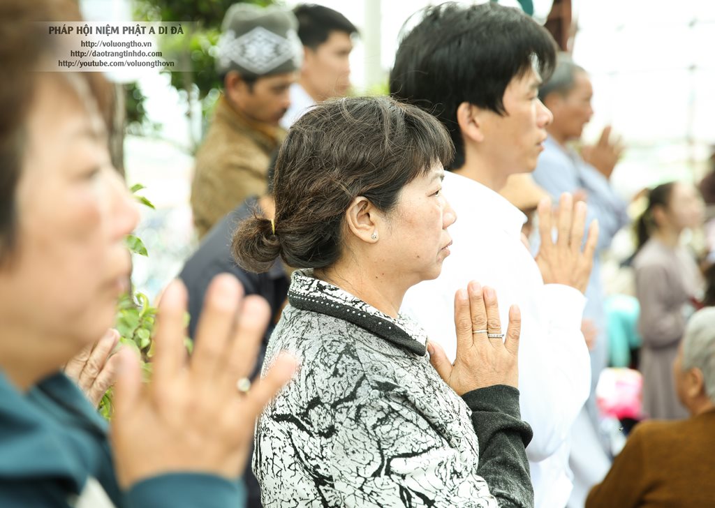 hinh-anh-cong-tu-chu-nhat-3-2014-chua-quan-the-am-duc-trong-lam-dong-7.jpg