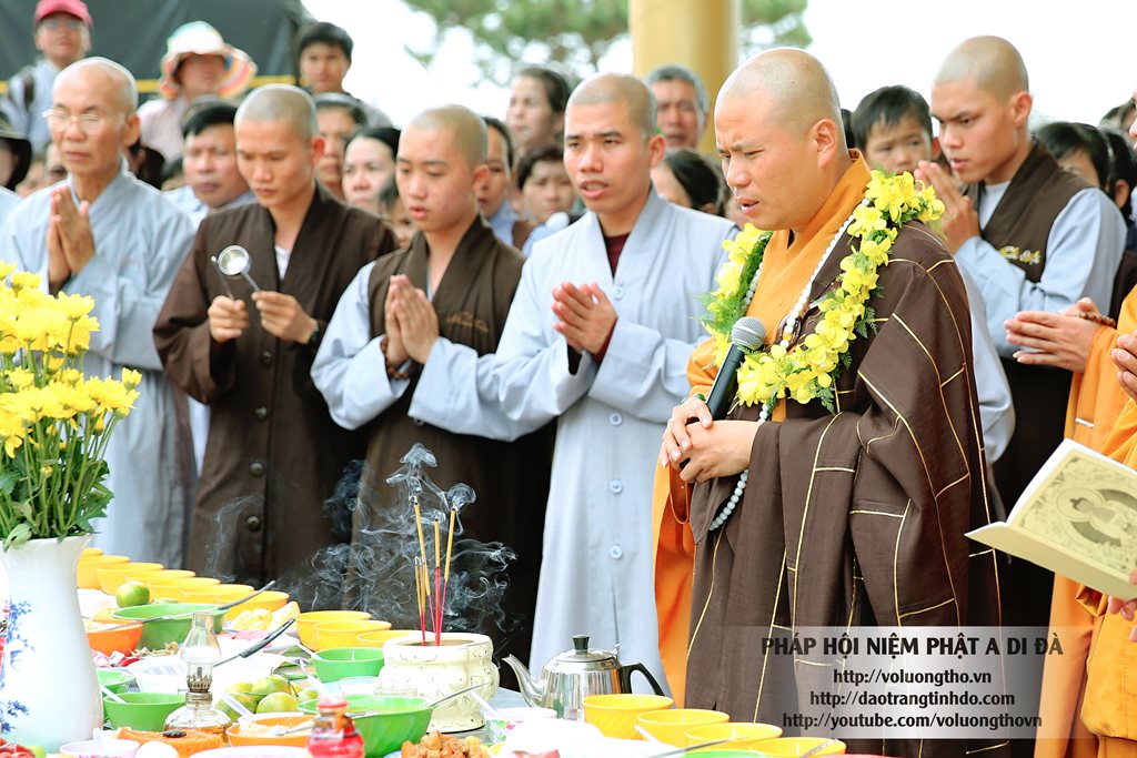 hinh-anh-cong-tu-chu-nhat-3-2014-chua-quan-the-am-duc-trong-lam-dong-8.jpg