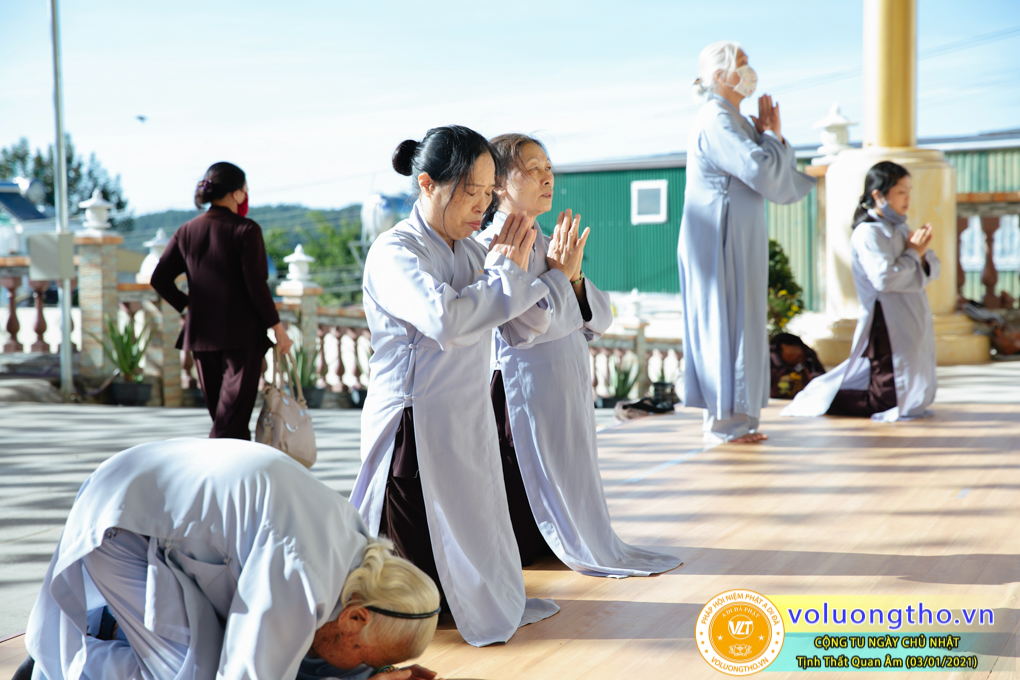 hinh-anh-cong-tu-chu-nhat-ngay-03-01-2021-chua-quan-the-am-duc-trong-lam-dong-48.jpg