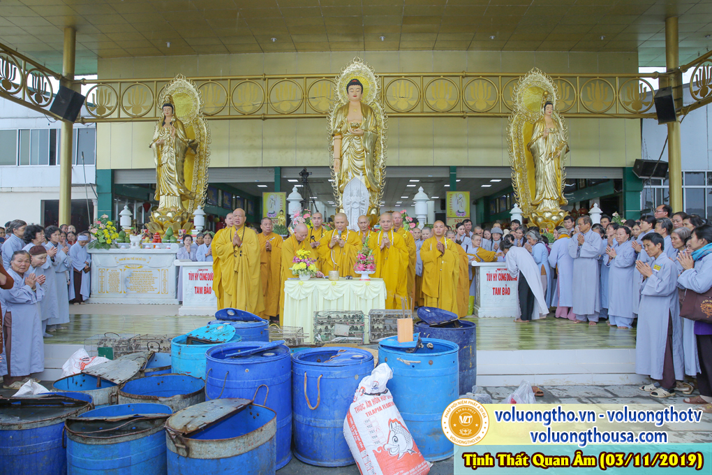 hinh-anh-cong-tu-chu-nhat-ngay-03-11-2019-chua-quan-the-am-duc-trong-lam-dong-24.jpg