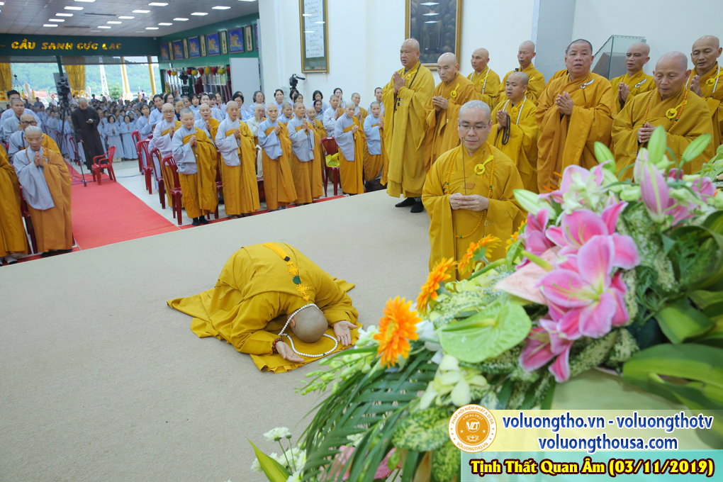 hinh-anh-cong-tu-chu-nhat-ngay-03-11-2019-chua-quan-the-am-duc-trong-lam-dong-3.jpg