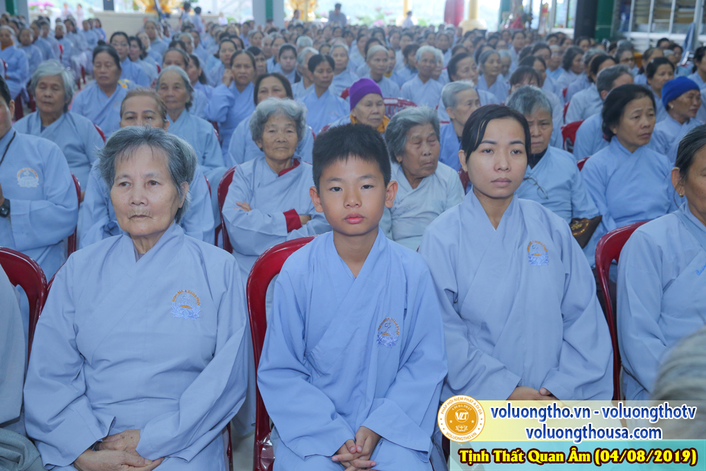 hinh-anh-cong-tu-chu-nhat-ngay-04-08-2019-chua-quan-the-am-duc-trong-lam-dong-13.jpg