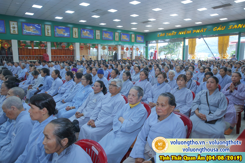 hinh-anh-cong-tu-chu-nhat-ngay-04-08-2019-chua-quan-the-am-duc-trong-lam-dong-14.jpg
