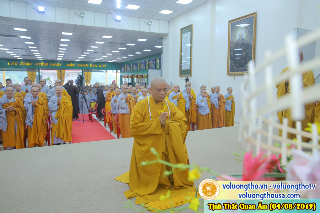 hinh-anh-cong-tu-chu-nhat-ngay-04-08-2019-chua-quan-the-am-duc-trong-lam-dong-32.jpg