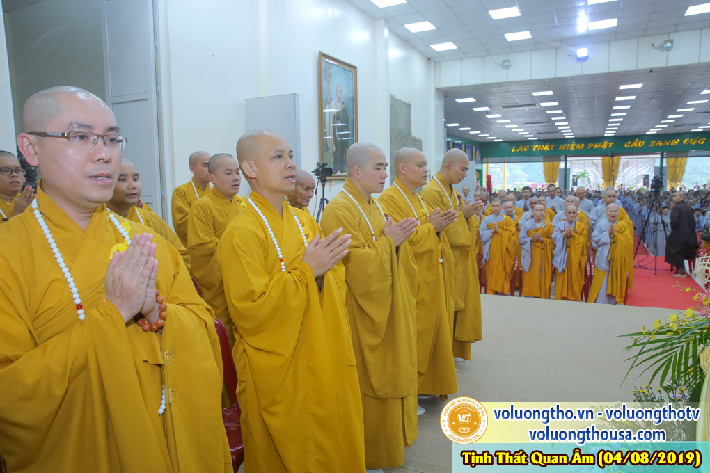 hinh-anh-cong-tu-chu-nhat-ngay-04-08-2019-chua-quan-the-am-duc-trong-lam-dong-36.jpg