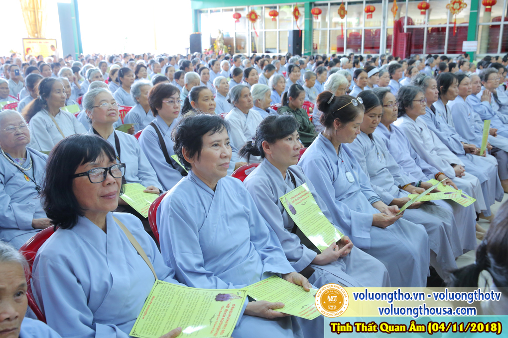 hinh-anh-cong-tu-chu-nhat-ngay-04-11-2018-chua-quan-the-am-duc-trong-lam-dong-17.jpg