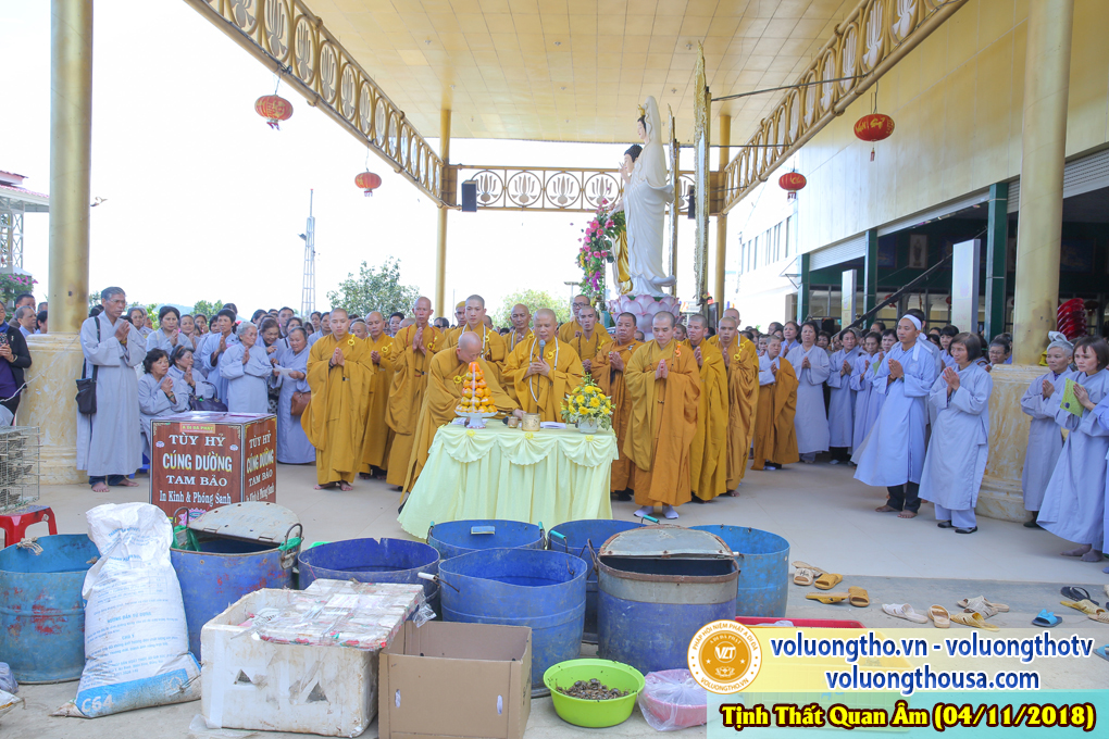 hinh-anh-cong-tu-chu-nhat-ngay-04-11-2018-chua-quan-the-am-duc-trong-lam-dong-19.jpg