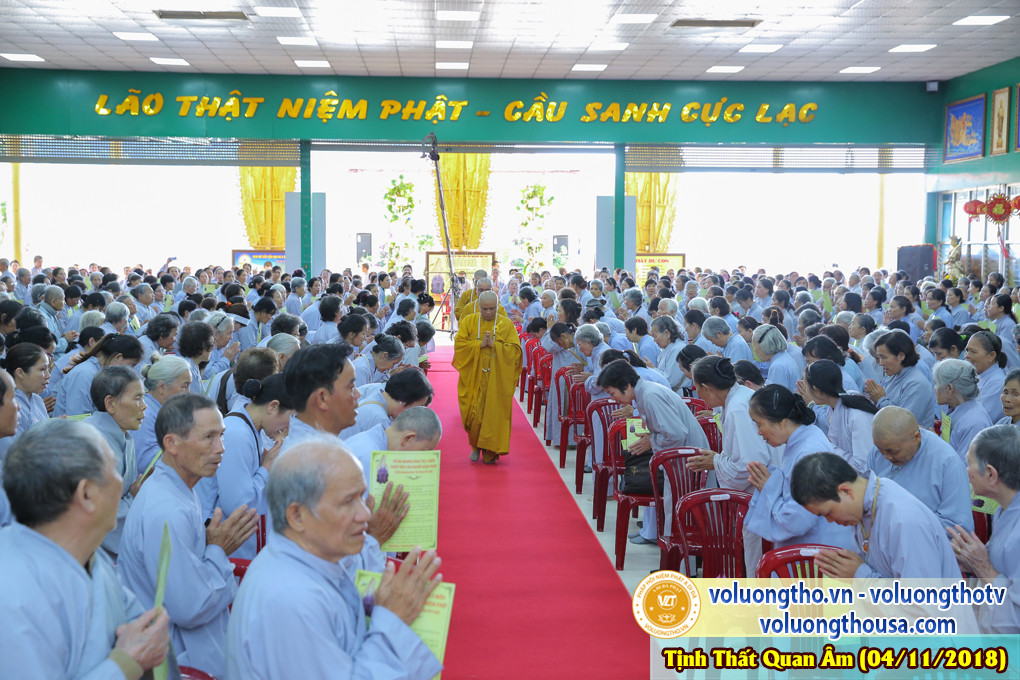 hinh-anh-cong-tu-chu-nhat-ngay-04-11-2018-chua-quan-the-am-duc-trong-lam-dong-29.jpg