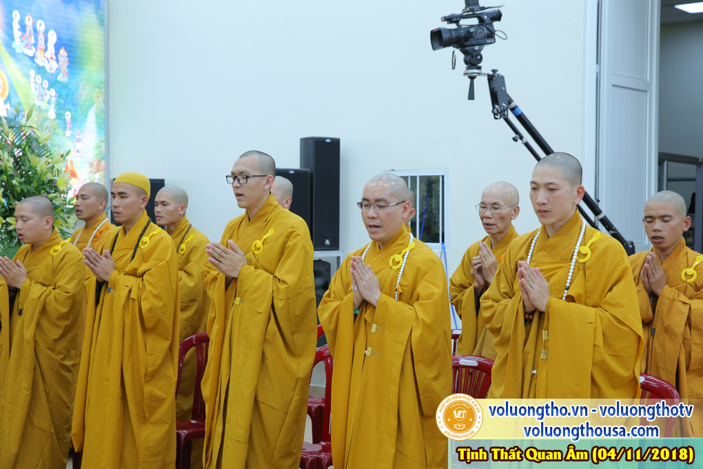 hinh-anh-cong-tu-chu-nhat-ngay-04-11-2018-chua-quan-the-am-duc-trong-lam-dong-8.jpg