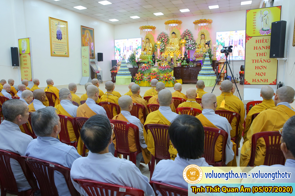 hinh-anh-cong-tu-chu-nhat-ngay-05-07-2020-chua-quan-the-am-duc-trong-lam-dong-11.jpg
