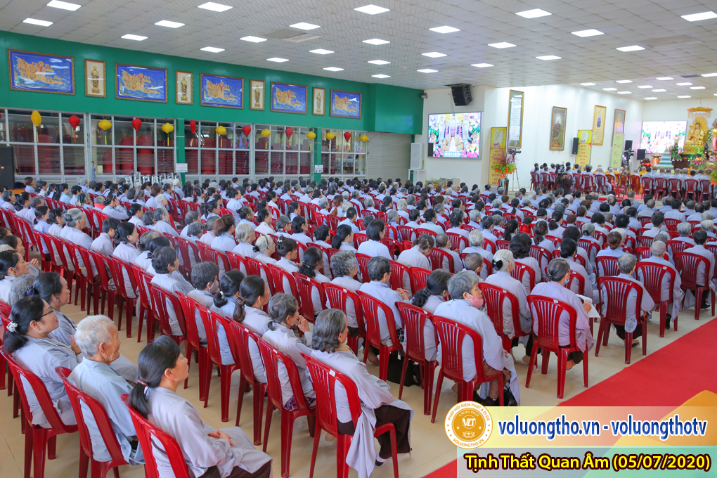 hinh-anh-cong-tu-chu-nhat-ngay-05-07-2020-chua-quan-the-am-duc-trong-lam-dong-19.jpg