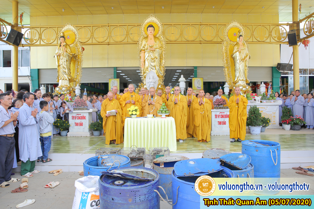 hinh-anh-cong-tu-chu-nhat-ngay-05-07-2020-chua-quan-the-am-duc-trong-lam-dong-22.jpg
