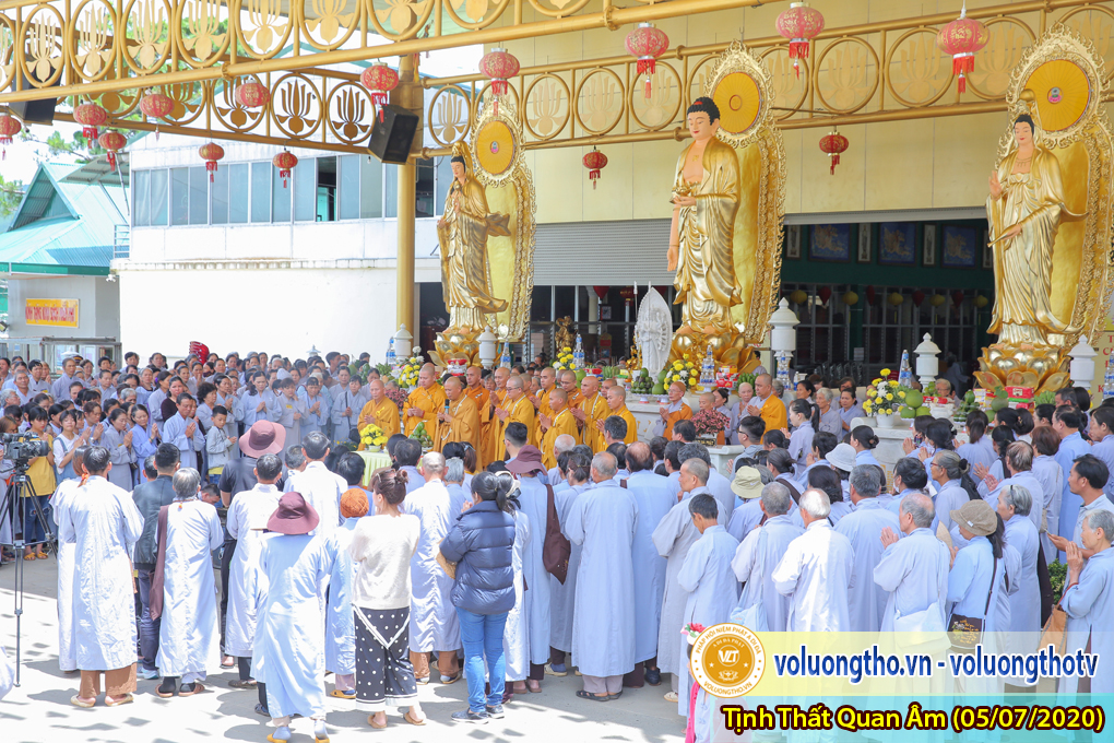 hinh-anh-cong-tu-chu-nhat-ngay-05-07-2020-chua-quan-the-am-duc-trong-lam-dong-24.jpg
