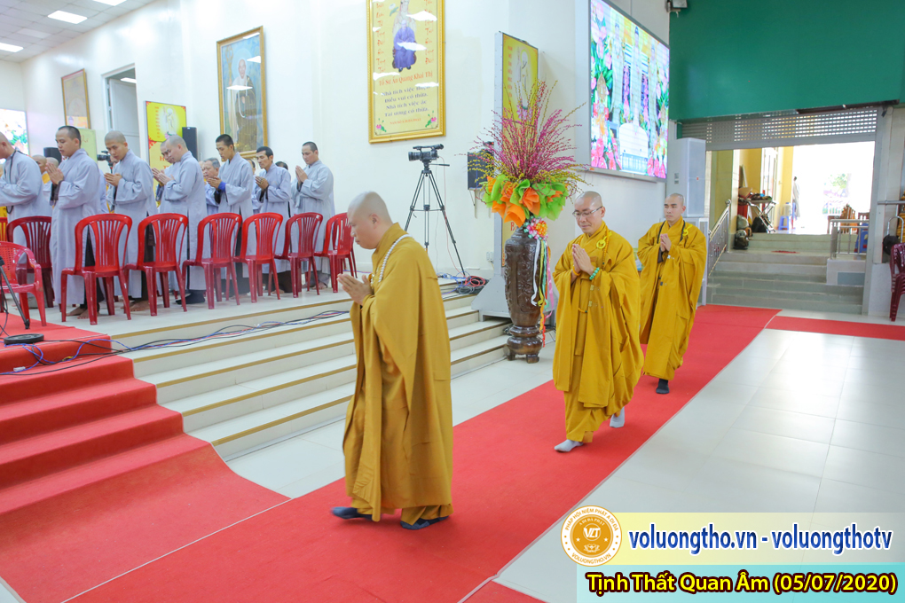 hinh-anh-cong-tu-chu-nhat-ngay-05-07-2020-chua-quan-the-am-duc-trong-lam-dong-27.jpg
