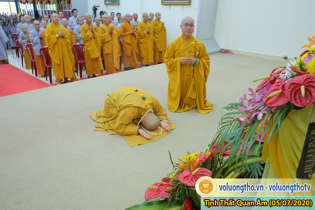 hinh-anh-cong-tu-chu-nhat-ngay-05-07-2020-chua-quan-the-am-duc-trong-lam-dong-29.jpg