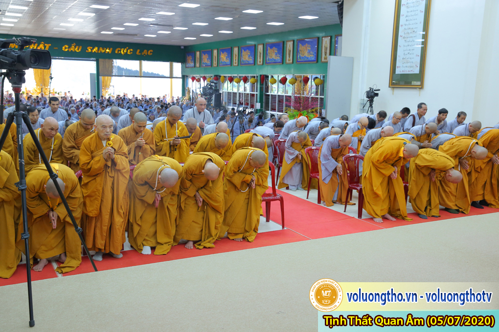 hinh-anh-cong-tu-chu-nhat-ngay-05-07-2020-chua-quan-the-am-duc-trong-lam-dong-3.jpg