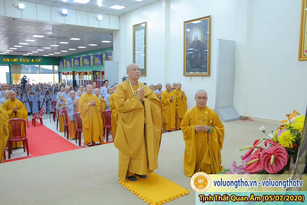 hinh-anh-cong-tu-chu-nhat-ngay-05-07-2020-chua-quan-the-am-duc-trong-lam-dong-30.jpg