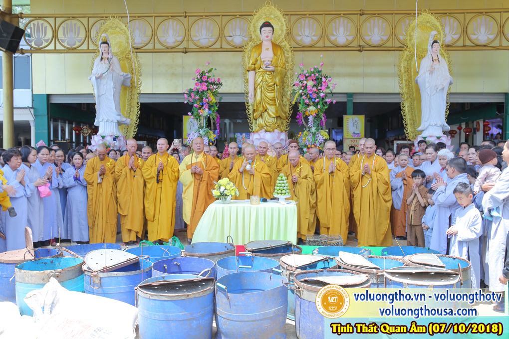 hinh-anh-cong-tu-chu-nhat-ngay-07-10-2018-chua-quan-the-am-duc-trong-lam-dong-24.jpg
