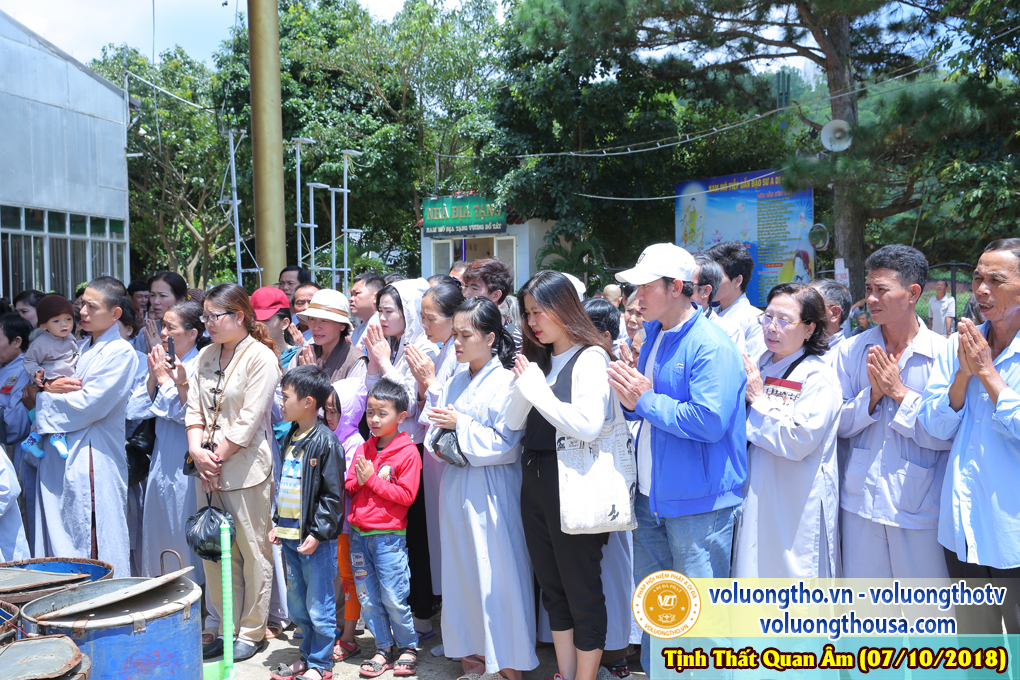 hinh-anh-cong-tu-chu-nhat-ngay-07-10-2018-chua-quan-the-am-duc-trong-lam-dong-25.jpg