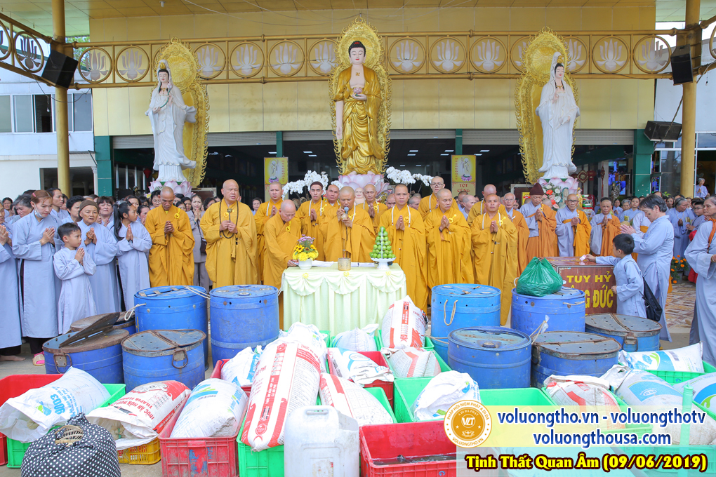 hinh-anh-cong-tu-chu-nhat-ngay-09-06-2019-chua-quan-the-am-duc-trong-lam-dong-20.jpg
