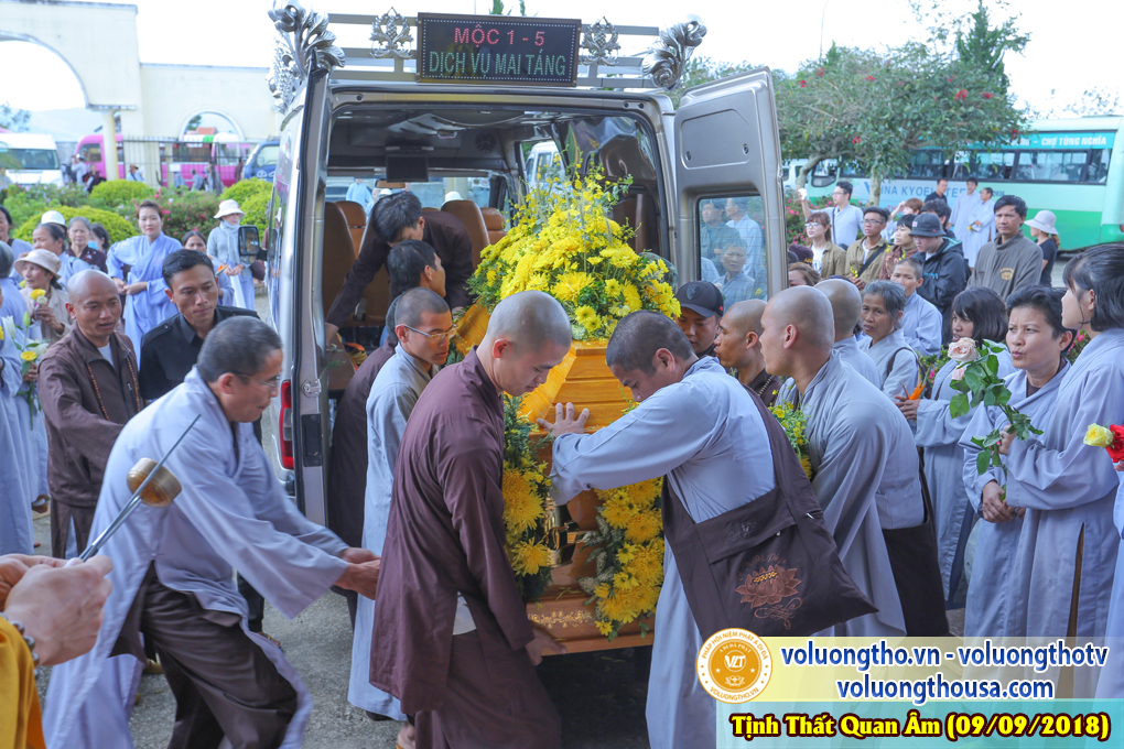hinh-anh-cong-tu-chu-nhat-ngay-09-09-2018-chua-quan-the-am-duc-trong-lam-dong-100.jpg