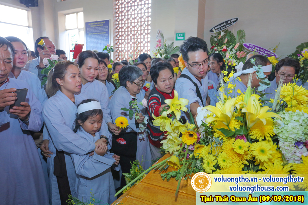 hinh-anh-cong-tu-chu-nhat-ngay-09-09-2018-chua-quan-the-am-duc-trong-lam-dong-12.jpg