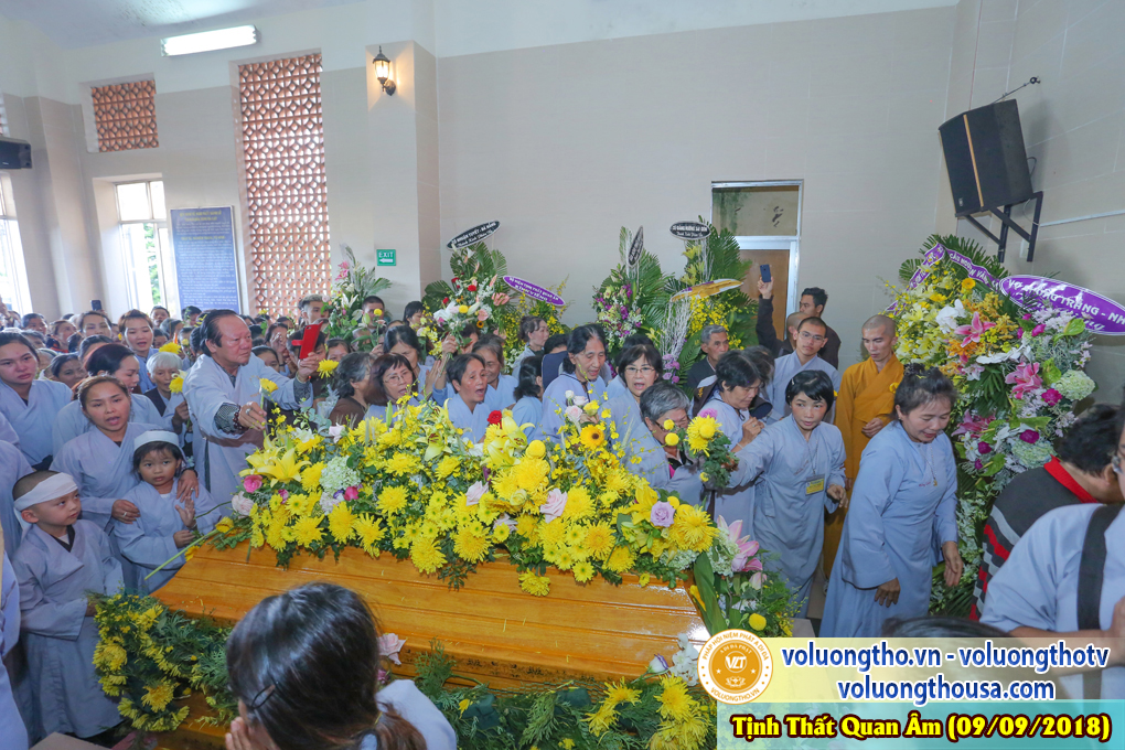 hinh-anh-cong-tu-chu-nhat-ngay-09-09-2018-chua-quan-the-am-duc-trong-lam-dong-15.jpg