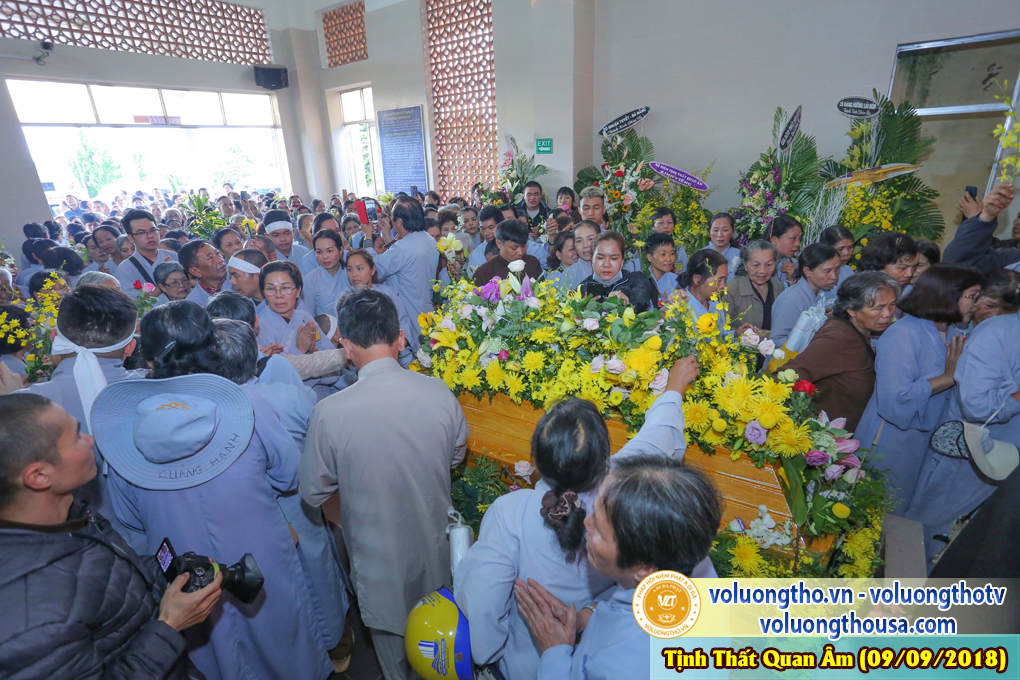 hinh-anh-cong-tu-chu-nhat-ngay-09-09-2018-chua-quan-the-am-duc-trong-lam-dong-17.jpg