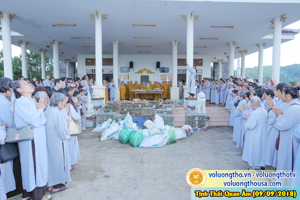 hinh-anh-cong-tu-chu-nhat-ngay-09-09-2018-chua-quan-the-am-duc-trong-lam-dong-21.jpg
