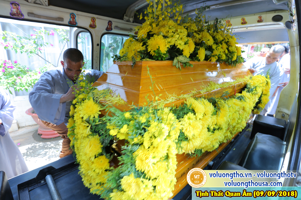hinh-anh-cong-tu-chu-nhat-ngay-09-09-2018-chua-quan-the-am-duc-trong-lam-dong-77.jpg