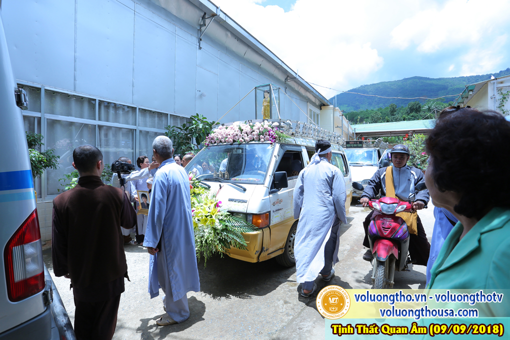 hinh-anh-cong-tu-chu-nhat-ngay-09-09-2018-chua-quan-the-am-duc-trong-lam-dong-81.jpg