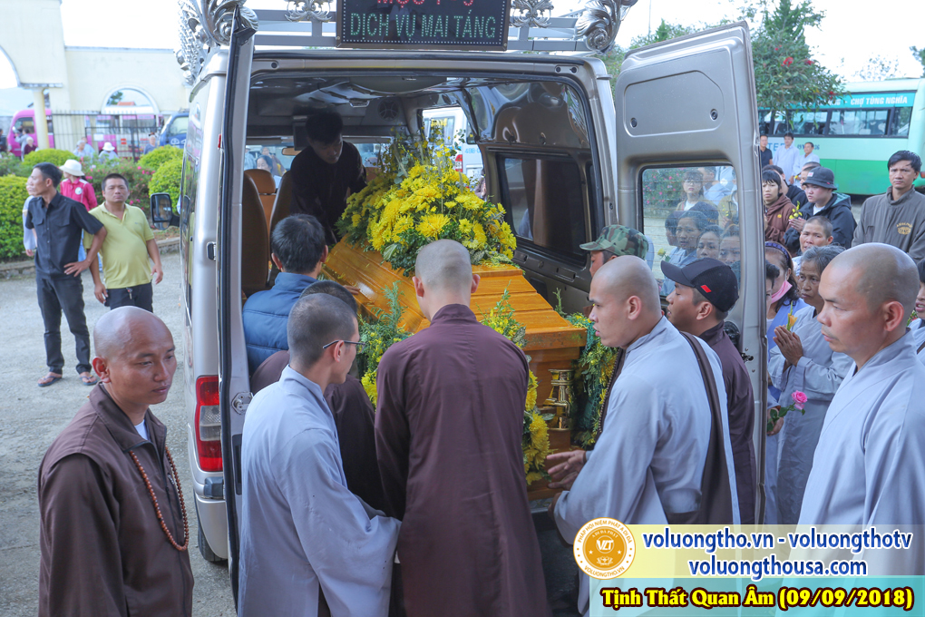 hinh-anh-cong-tu-chu-nhat-ngay-09-09-2018-chua-quan-the-am-duc-trong-lam-dong-99.jpg