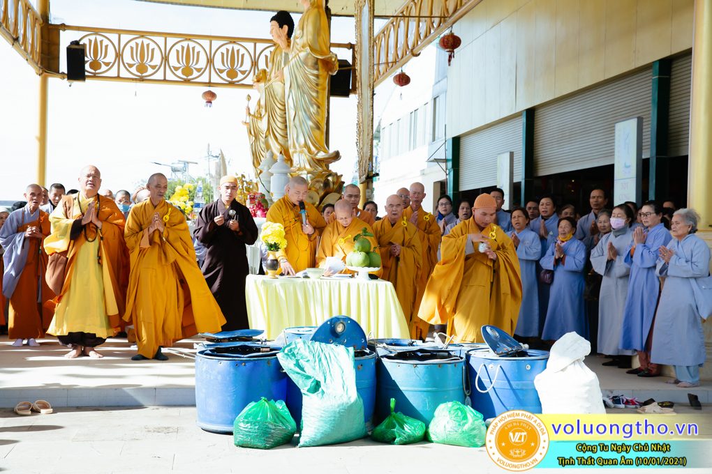hinh-anh-cong-tu-chu-nhat-ngay-10-01-2021-chua-quan-the-am-duc-trong-lam-dong-24.jpg
