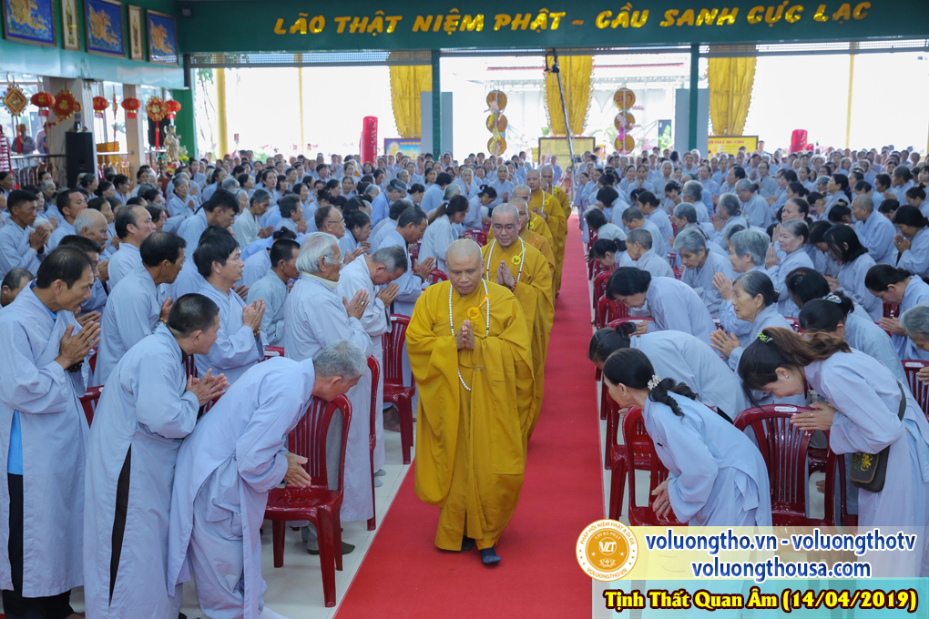 hinh-anh-cong-tu-chu-nhat-ngay-14-04-2019-chua-quan-the-am-duc-trong-lam-dong-12.jpg