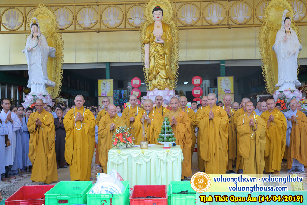 hinh-anh-cong-tu-chu-nhat-ngay-14-04-2019-chua-quan-the-am-duc-trong-lam-dong-18.jpg
