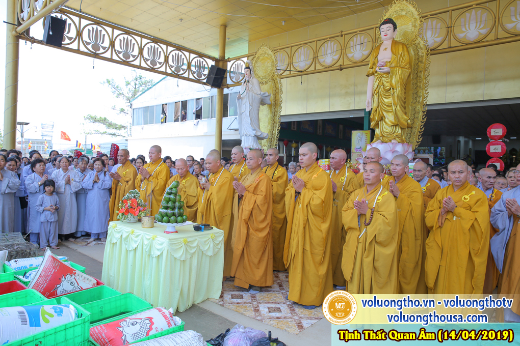 hinh-anh-cong-tu-chu-nhat-ngay-14-04-2019-chua-quan-the-am-duc-trong-lam-dong-19.jpg