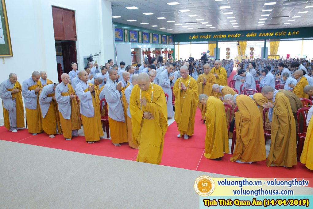 hinh-anh-cong-tu-chu-nhat-ngay-14-04-2019-chua-quan-the-am-duc-trong-lam-dong-20.jpg