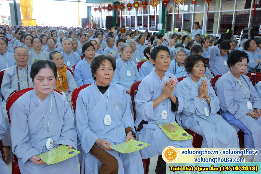 hinh-anh-cong-tu-chu-nhat-ngay-14-10-2018-chua-quan-the-am-duc-trong-lam-dong-13.jpg