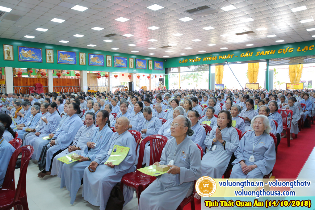 hinh-anh-cong-tu-chu-nhat-ngay-14-10-2018-chua-quan-the-am-duc-trong-lam-dong-16.jpg